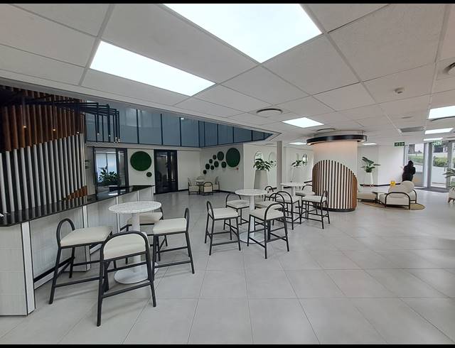 196M² OFFICE TO LET IN SANDHURST